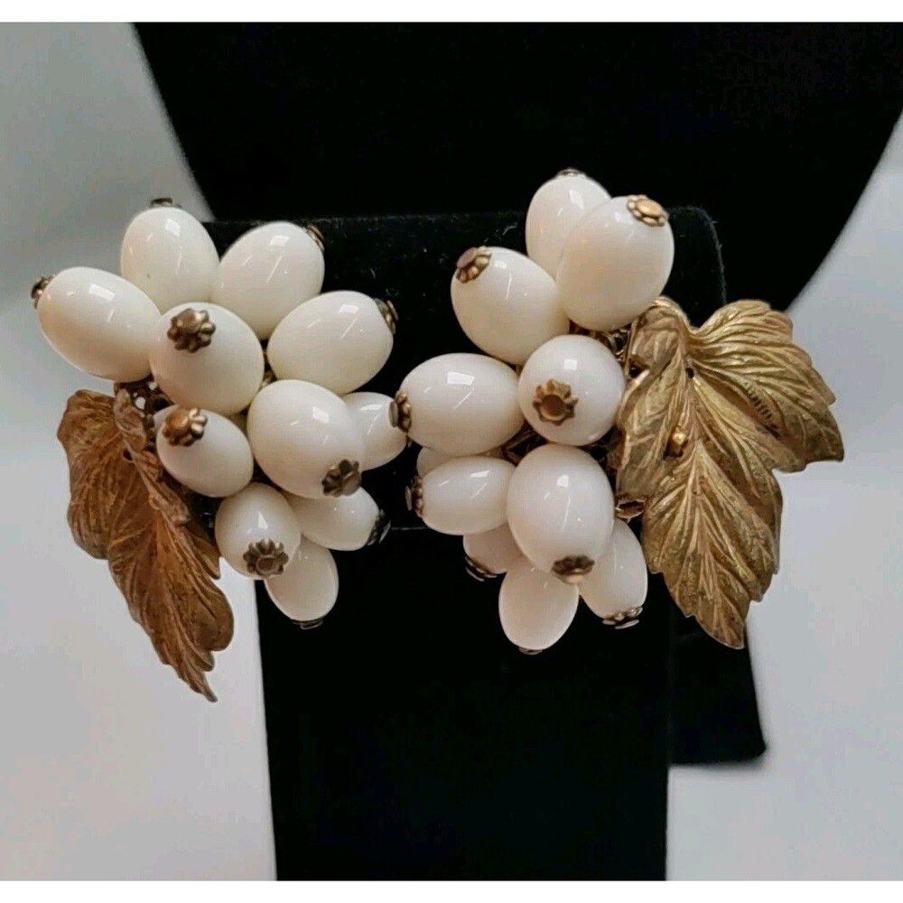 Miriam Haskell Milk Glass Flower Screw Clamp Earrings Vintage 1.75"